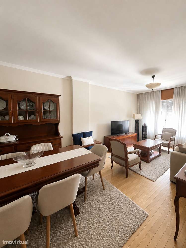 Apartamento T3 Lordelo do Ouro-0