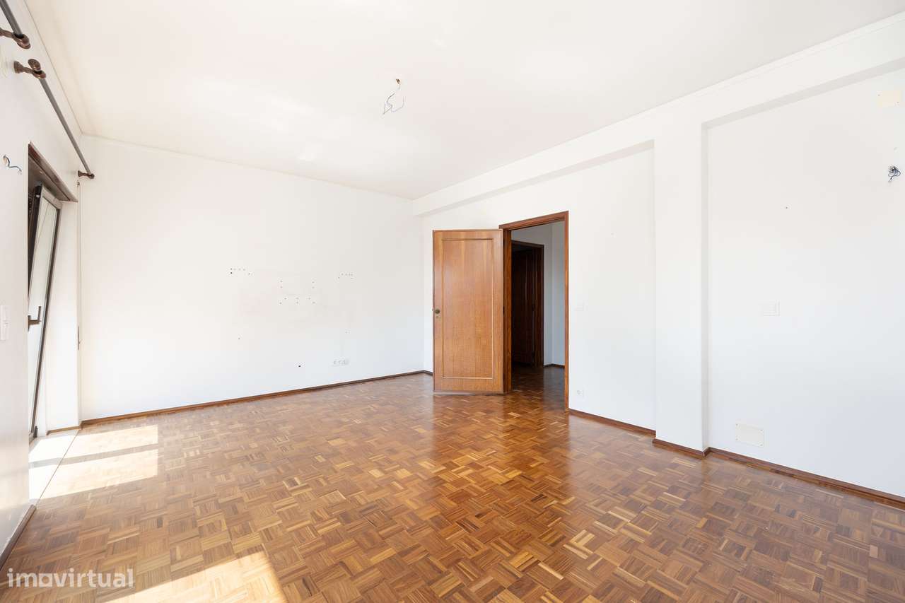 Apartamento T5 | Último Piso | Capuchos, Leiria-3