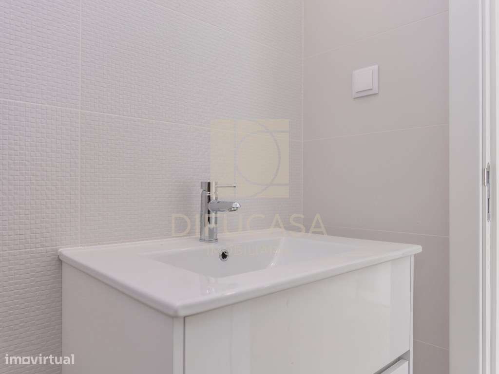 Moradia Com Garagem e Piscina Pronta a Habitar-14