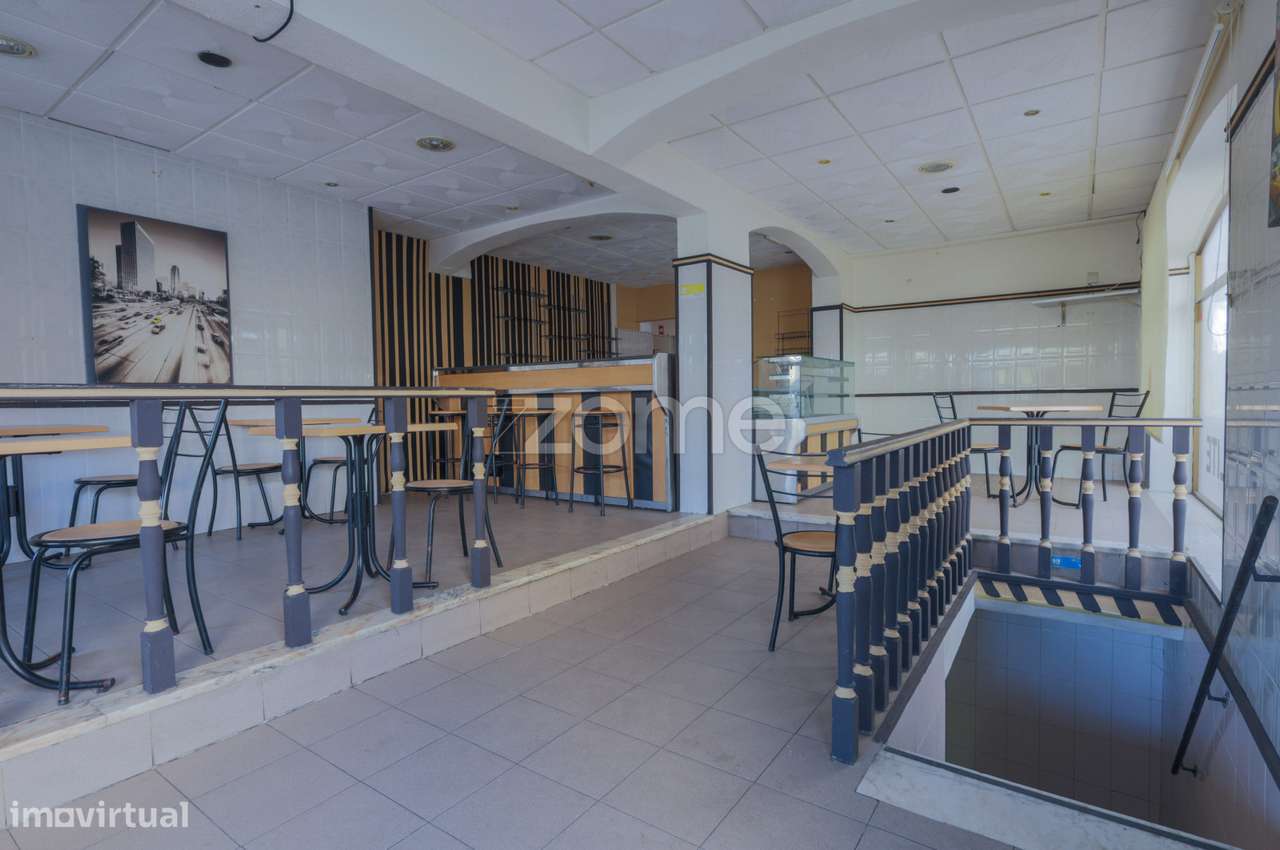 Loja de 175m2 com saída de fumos no Cacém. - Grande imagem: 4/20