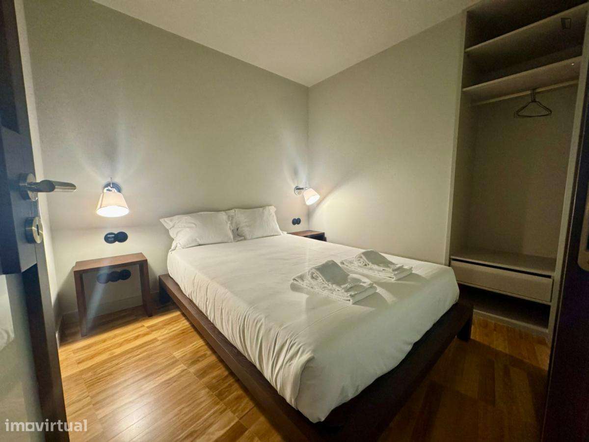 Apartamento com 1 quartos - localizado em Sé Porto - Grande imagem: 2/7