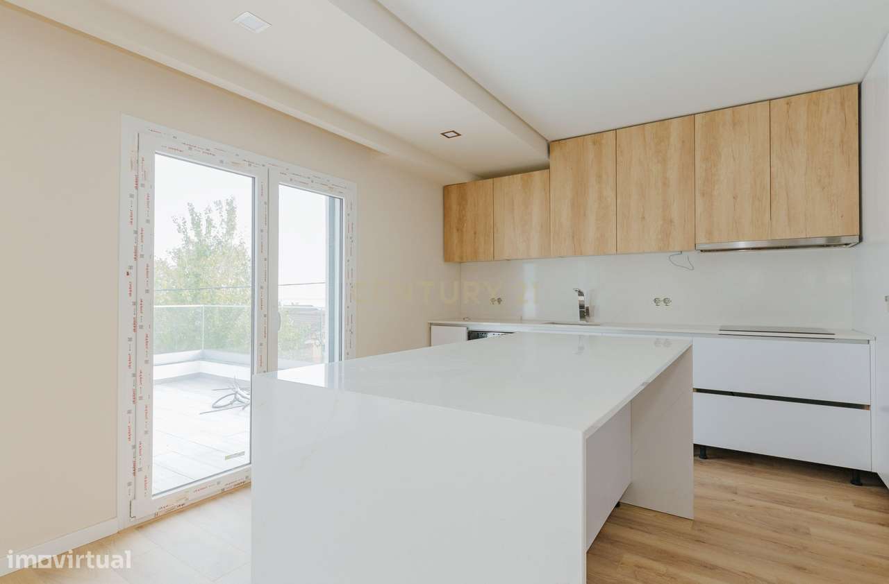 Apartamento T2 Novo com Vista Panorâmica em Loures-14