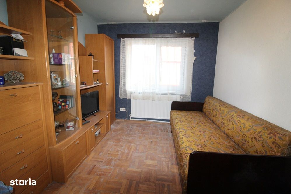 Vând apartament cu 1 camere în Hunedoara, zona OM-Căsuțe, 35mp