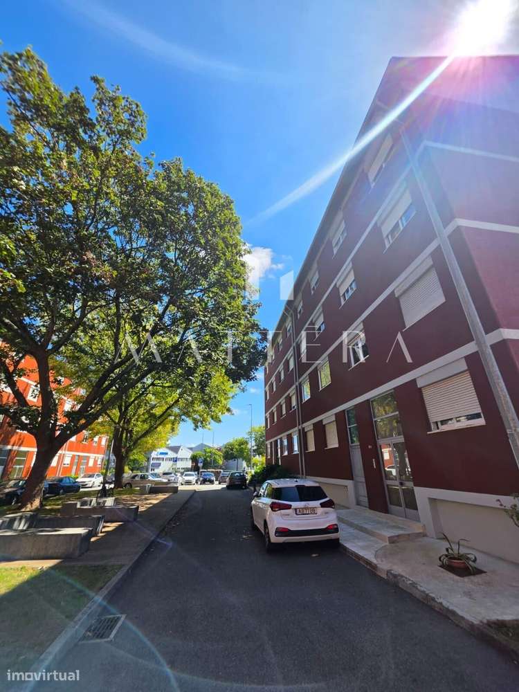 Apartamento T2 com boa exposição solar em Ramalde – Porto-0