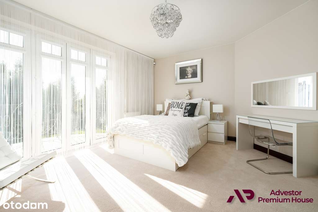 Willa z basenem + duża działka z własnym stawem-10