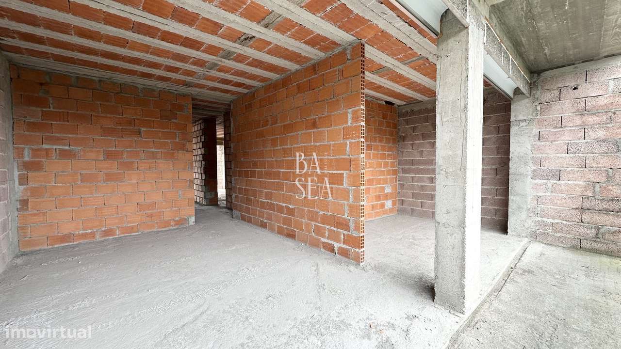 Moradia T3 em Estrutura com 3 Suítes em Lamaçães Braga-7