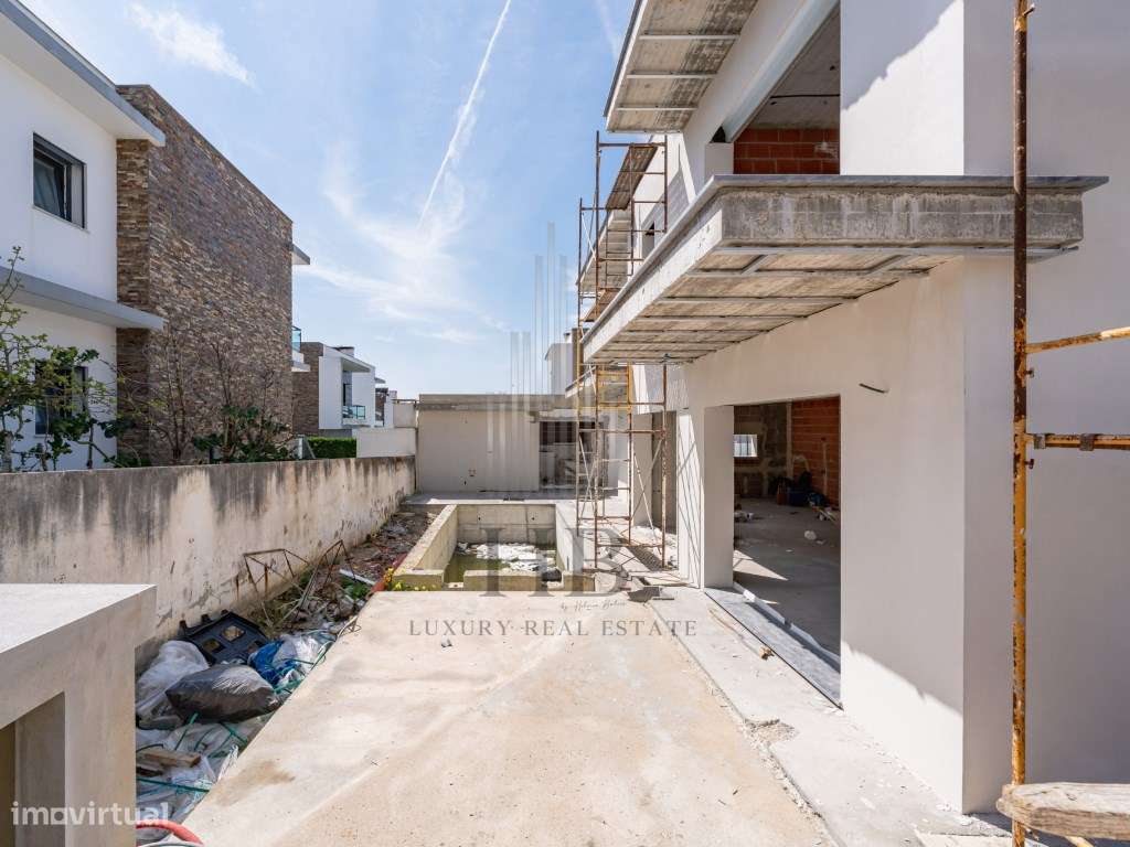 Moradia T4 de Luxo com Piscina Privativa e Jardim | Mafra-34