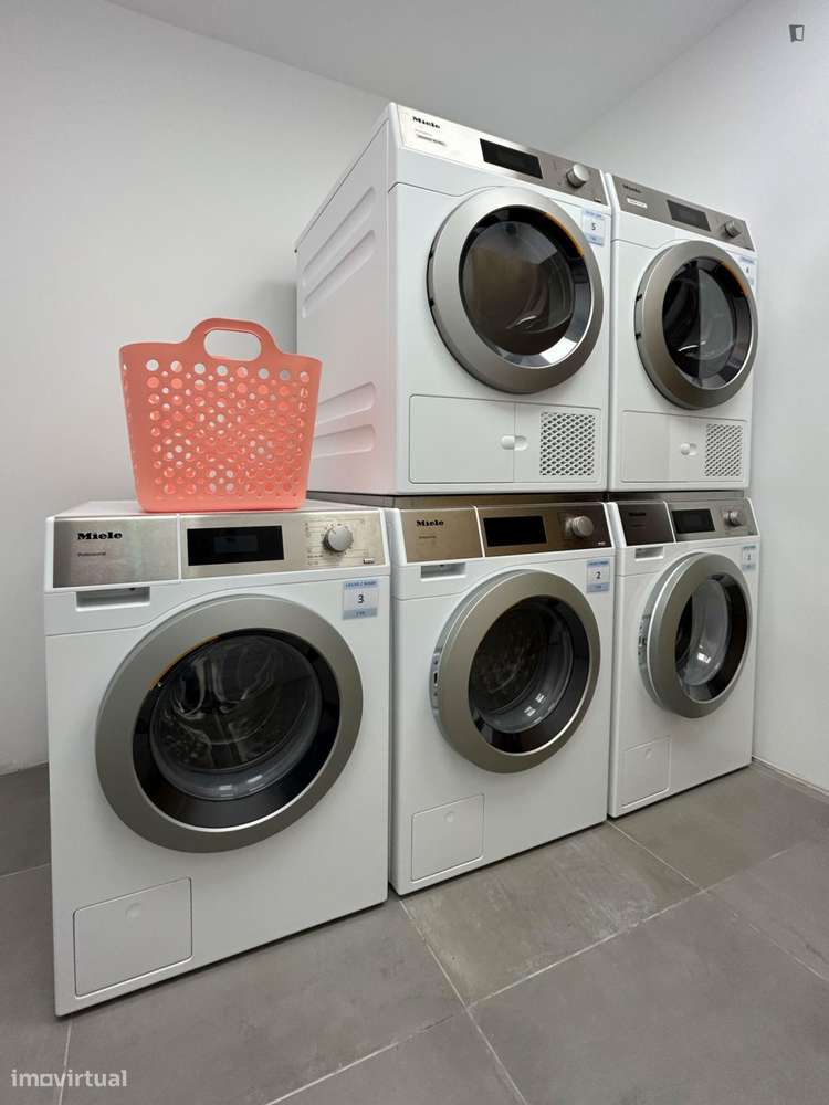 Residência com 20 quartos - localizado em Santo Ildefonso Porto - Grande imagem: 3/10