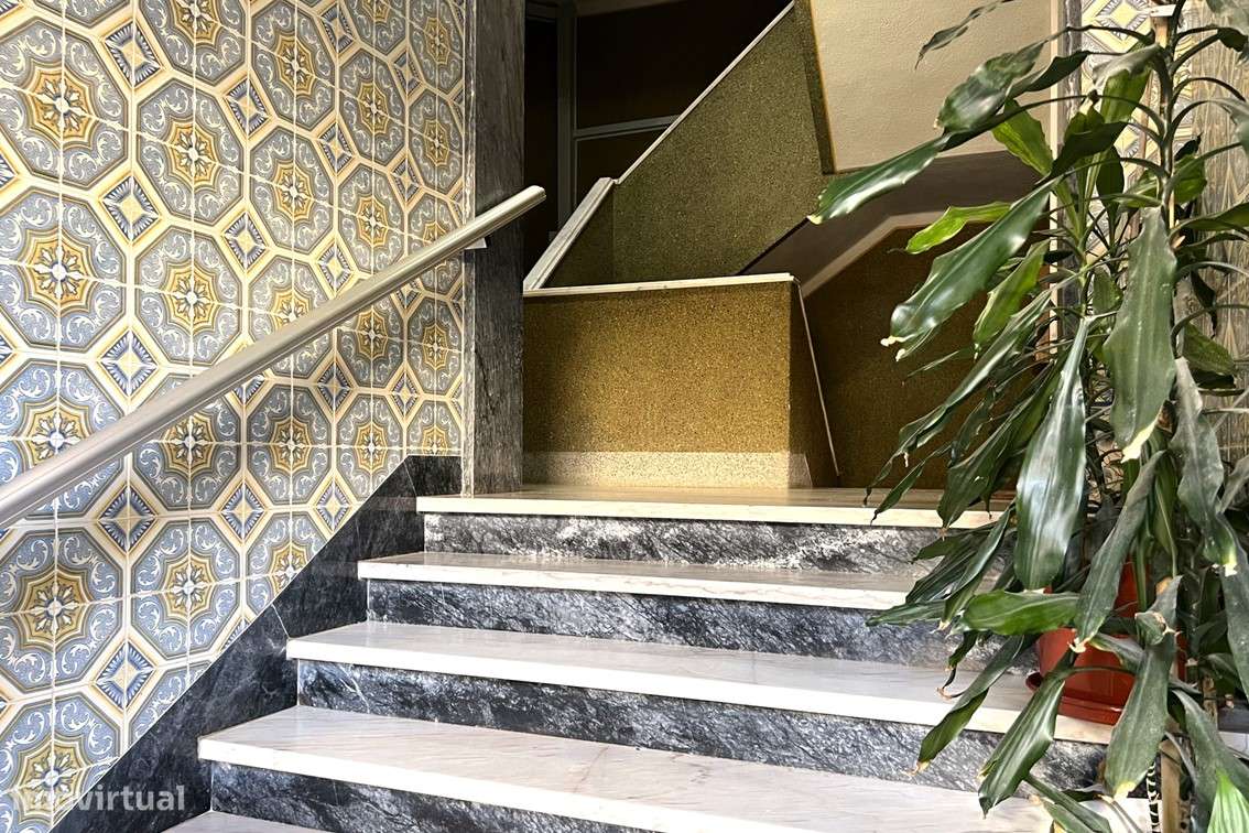 T2  / Renovado em São João da Talha-23