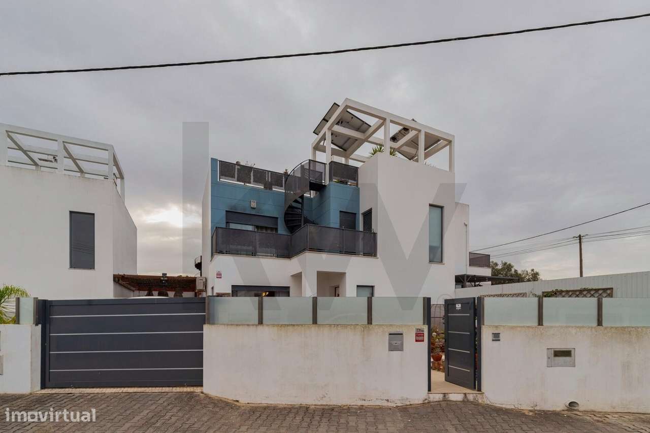 Moradia T3 Deixa o Resto com piscina-0