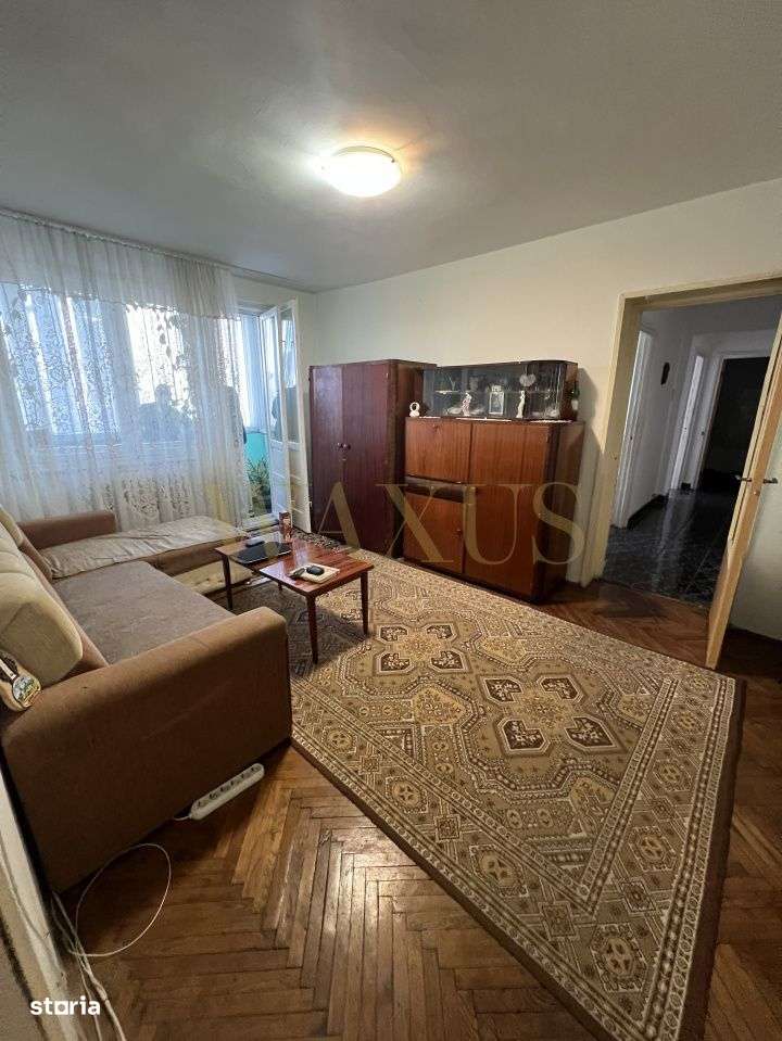 Apartament cu 4 camere zona Lama-0