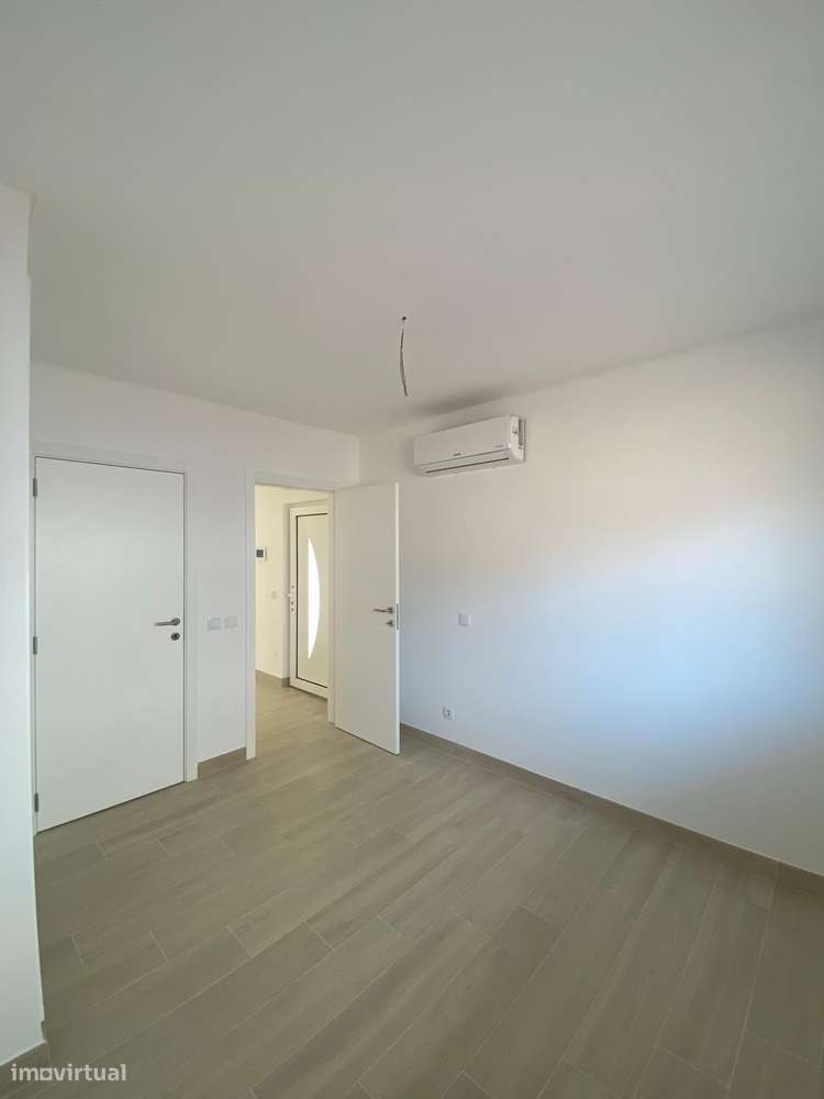 Condomínio Pés na Água T0 e T1 Duplex, na Praia da Lota, Algarve-16