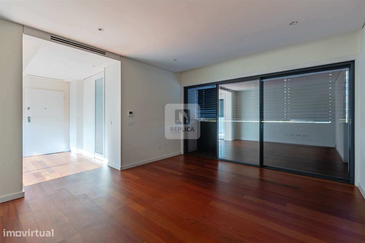 Apartamento T1 com Garagem junto à Praça das Flores - Grande imagem: 5/30