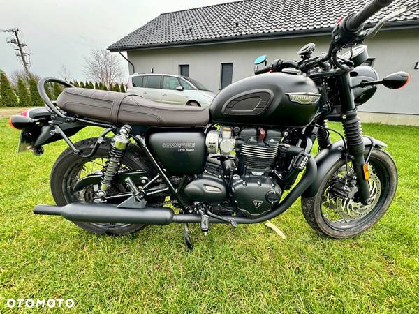 Triumph Bonneville - 4