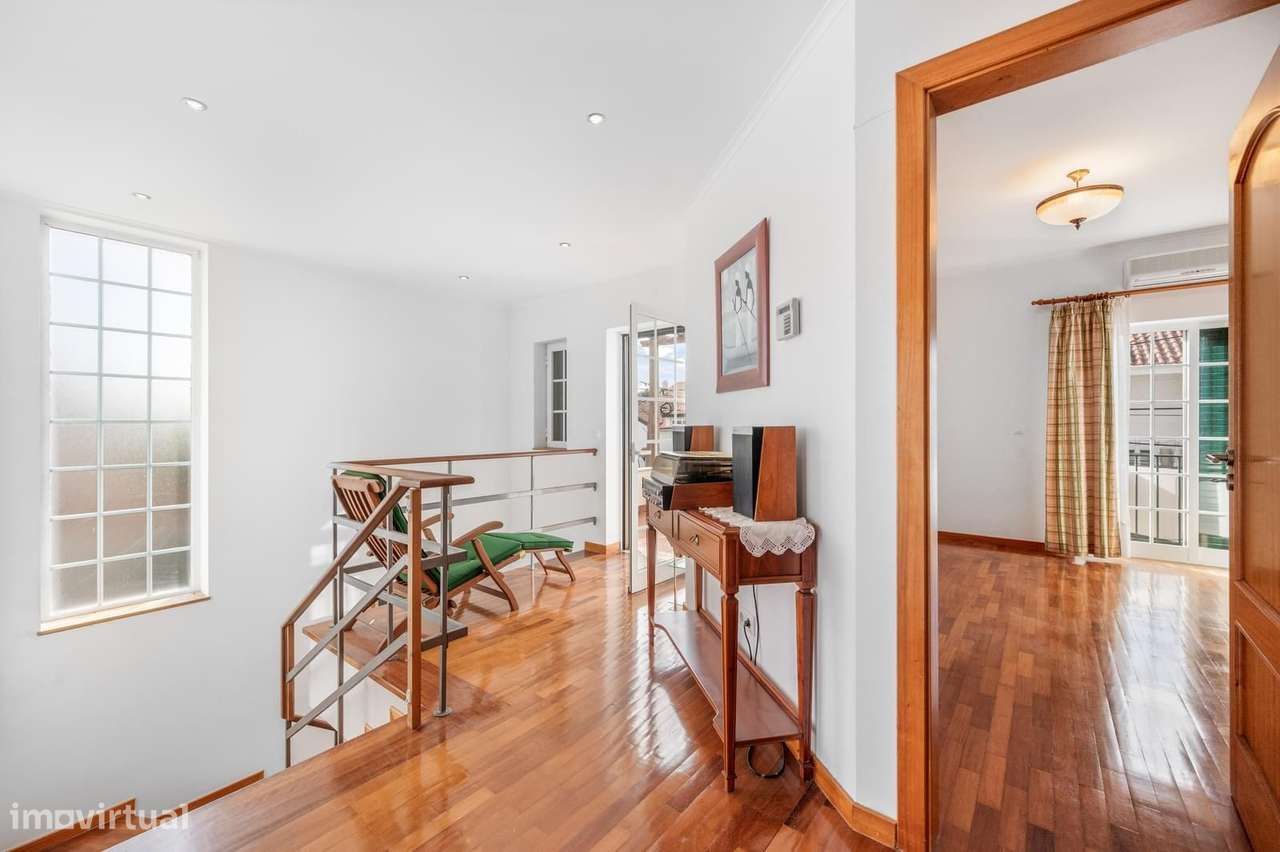 Moradia Isolada T3 com jardim, Aroeira, Almada-13