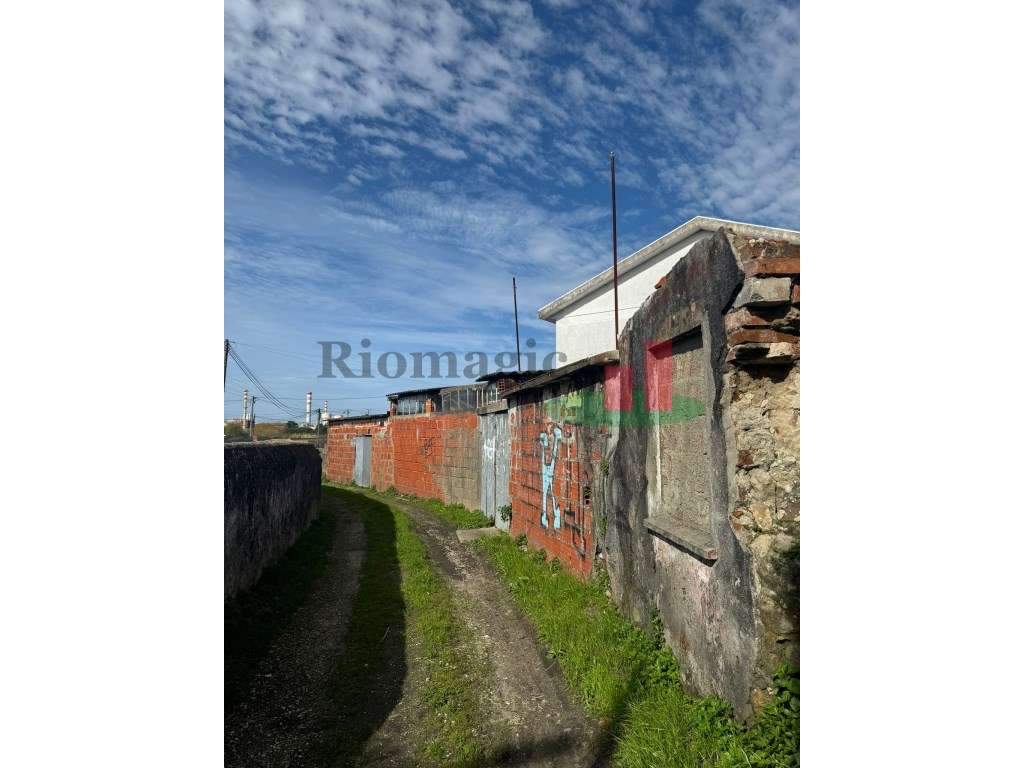 Moradia T2 Marinha Grande para Recuperar ***RIOMAGIC*** - Grande imagem: 4/11