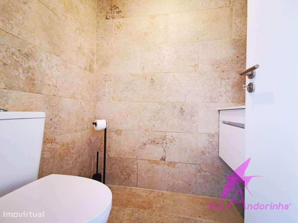 Espaço comercial no centro histórico de Caminha-19