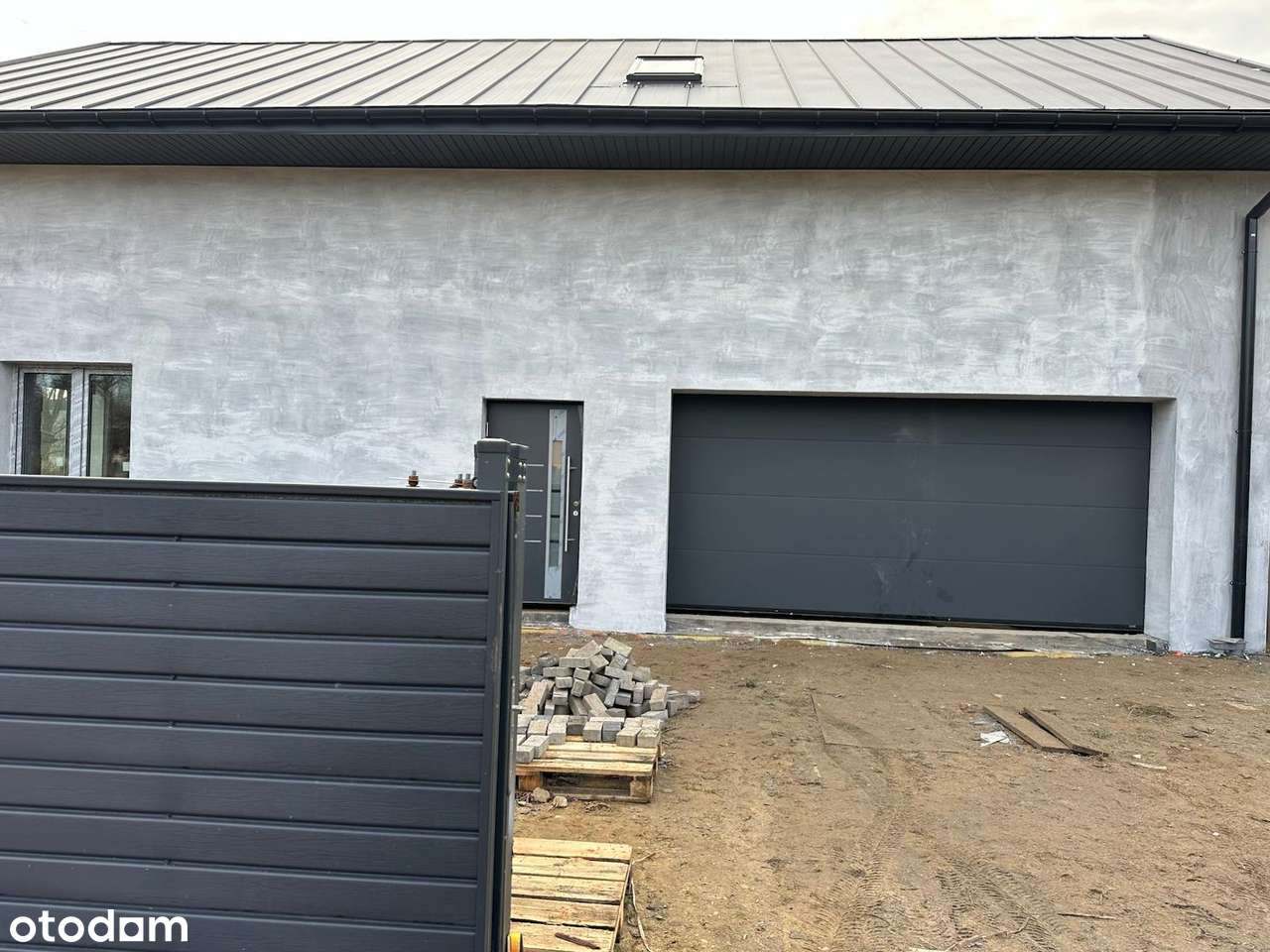 Dom w stanie surowym zamkniętym z basenem w pięknej cichej okolicy - Pełny obrazek: 5/18