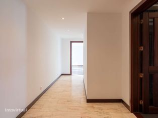Apartamento T5 com vista mar para arrendamento em São Pedro do Estoril - Grande imagem: 4/57