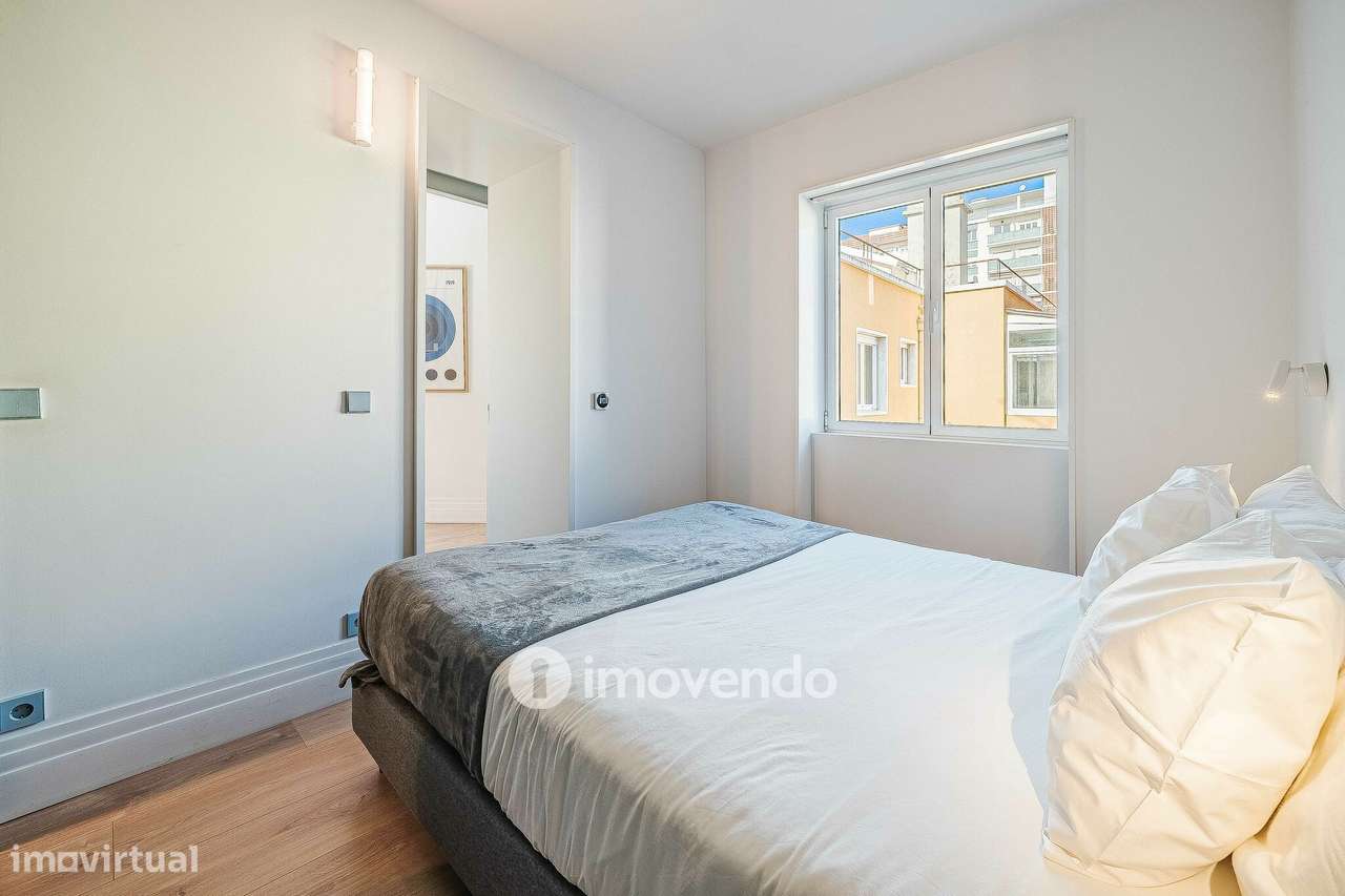 Apartamento T2 com cozinha equipada e mobilado, nas Amoreiras-30