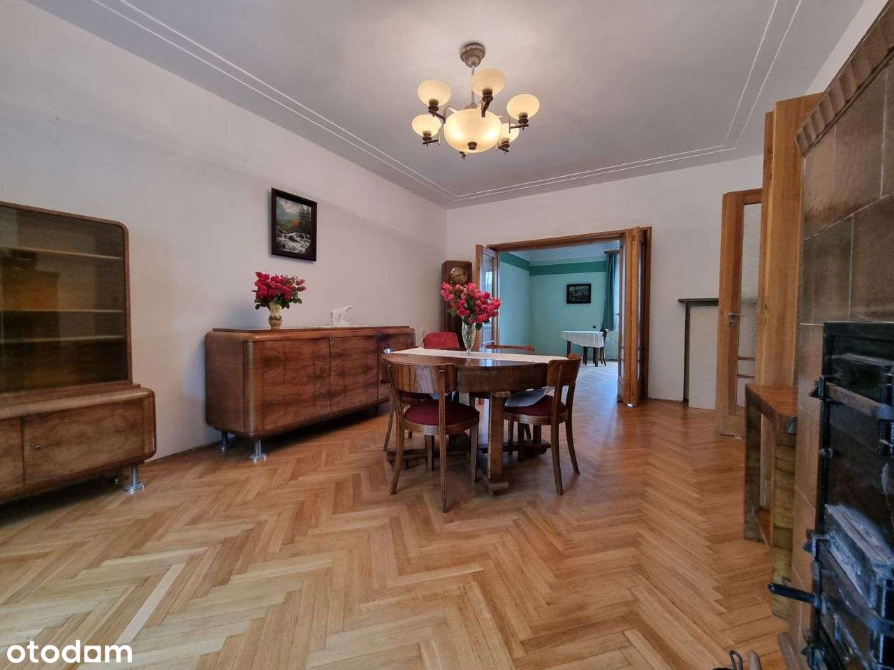 Piękna willa z dużą działką w samym centrum!-4