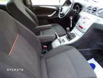 Ford Galaxy 2.0 Ambiente - 25