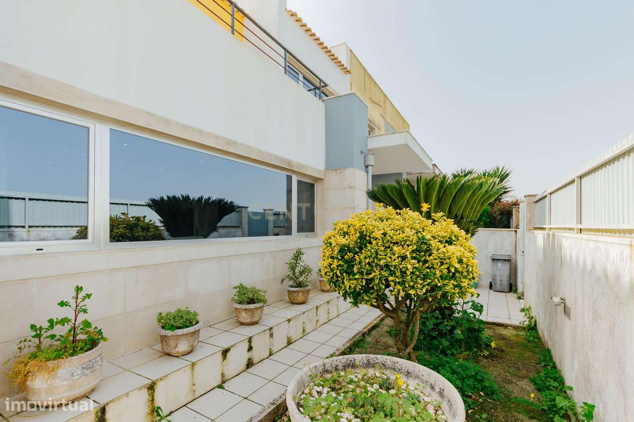 Moradia T3 com Cave e Garagem em São João Talha - Bairro da Esperança - Grande imagem: 4/53