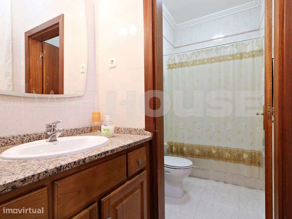 Moradia T4 com 280 m2, inserida em terreno com 2500 m2 em Palmela-40