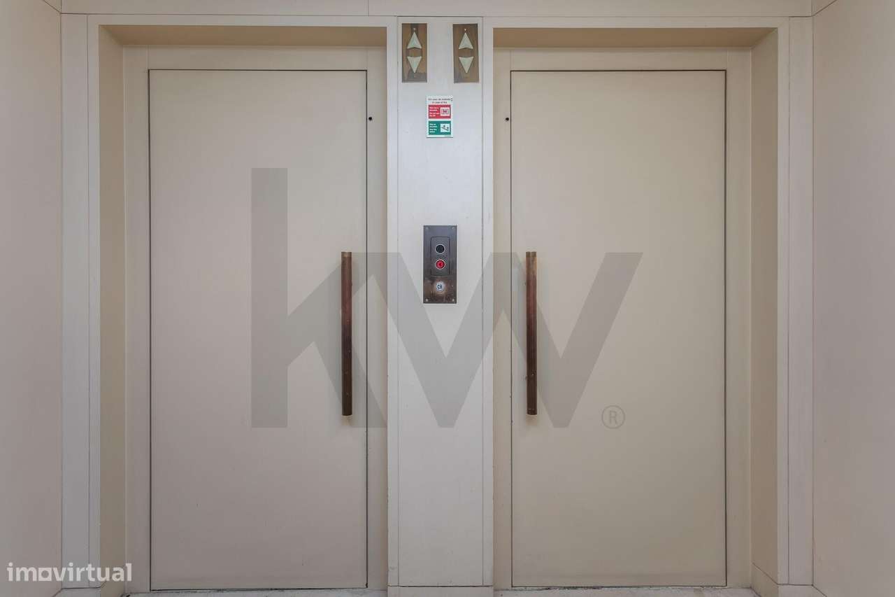 Apartamento T3 Renovado no Condomínio Torres de Lisboa | Laranjeiras S-44