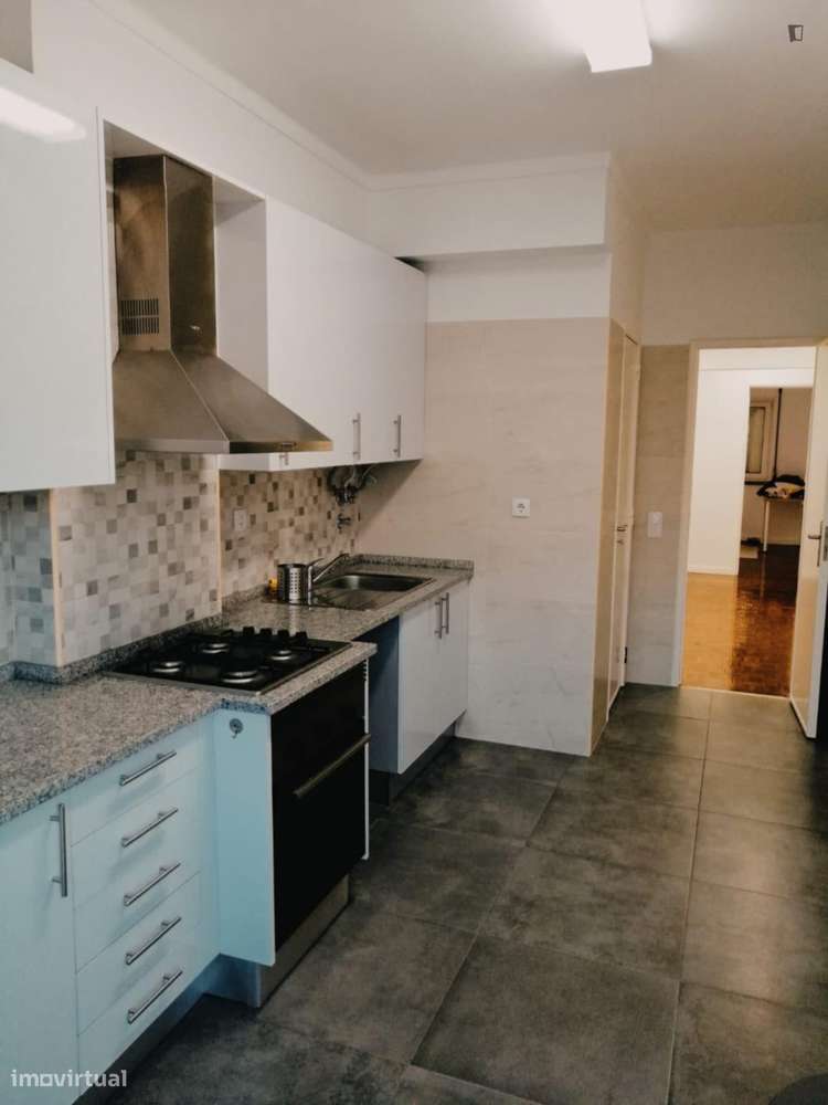 Quarto - localizado em Almada Lisbon - Grande imagem: 5/10