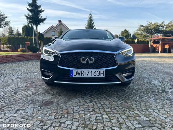 Infiniti Q30 - 2