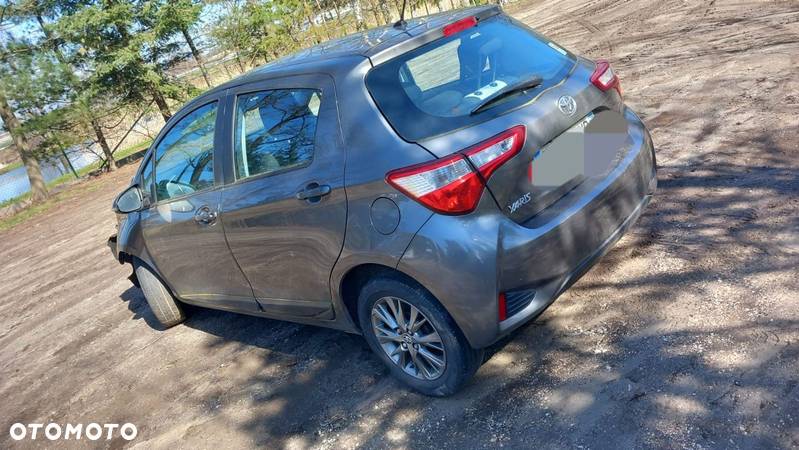 Toyota Yaris 1.5 Premium - 4