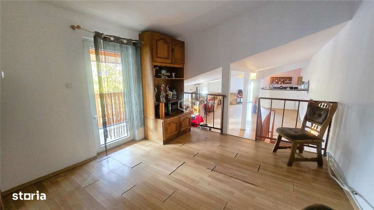 VIDEO | Casa spatioasa cu 8 camere, garaj si curte proprie | Baritiu-9