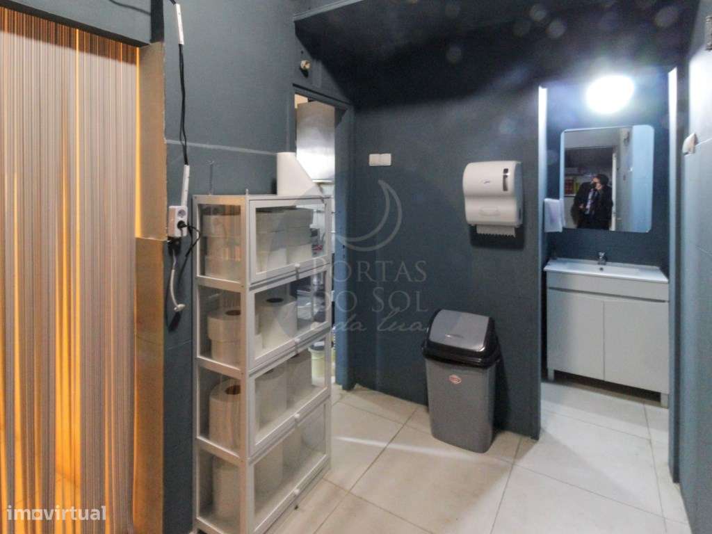 Hamburgueria totalmente equipada no centro de Lisboa-14