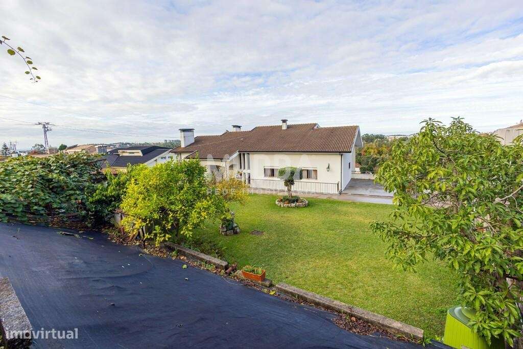Moradia T4+ com Jardim e Pomar em Escapães, Santa Maria da Feira-45