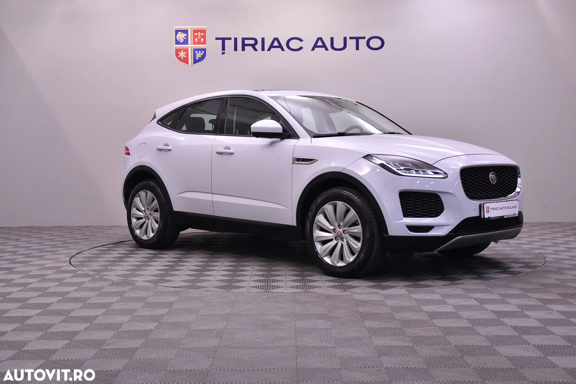 Jaguar E-Pace P300 AWD S - 7