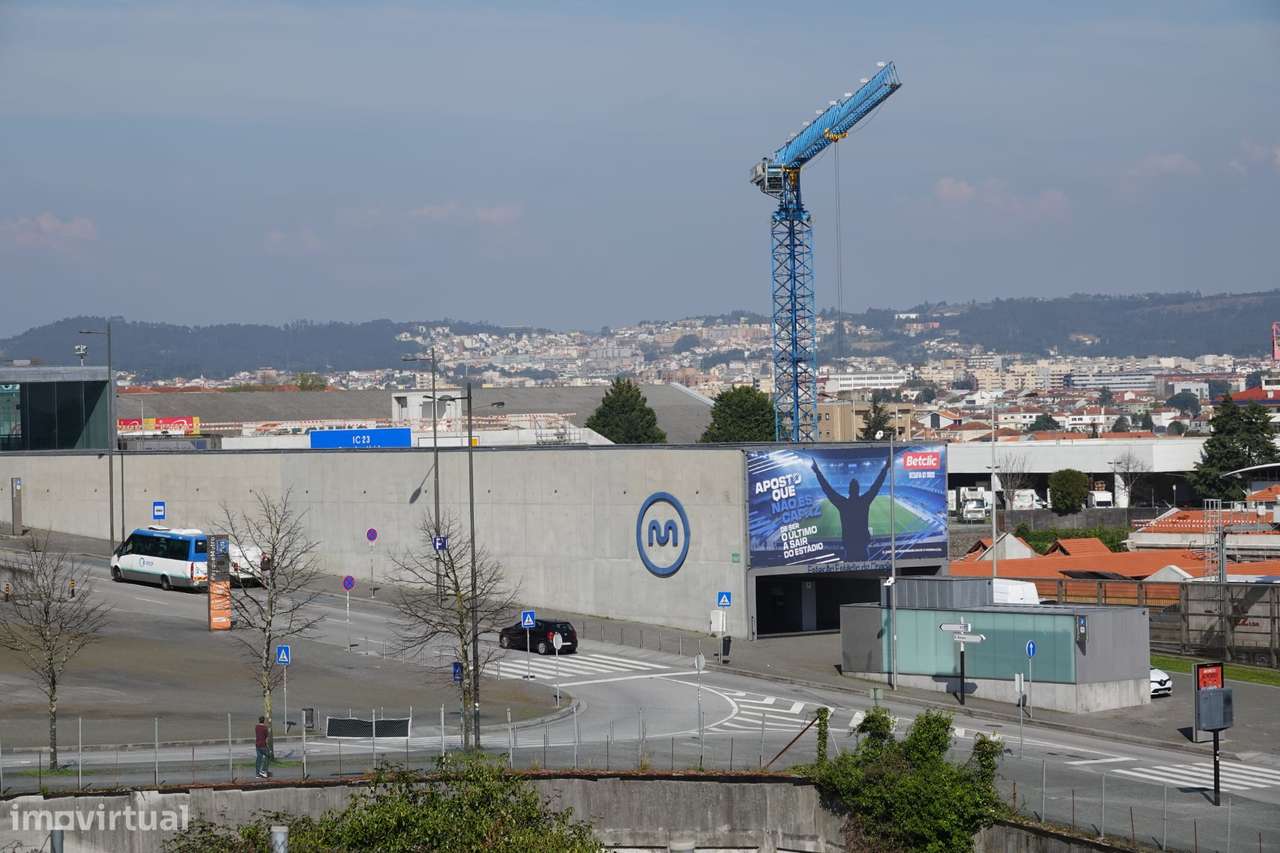 Apartamento T0 com piscina, garagem e elevador - Porto-9