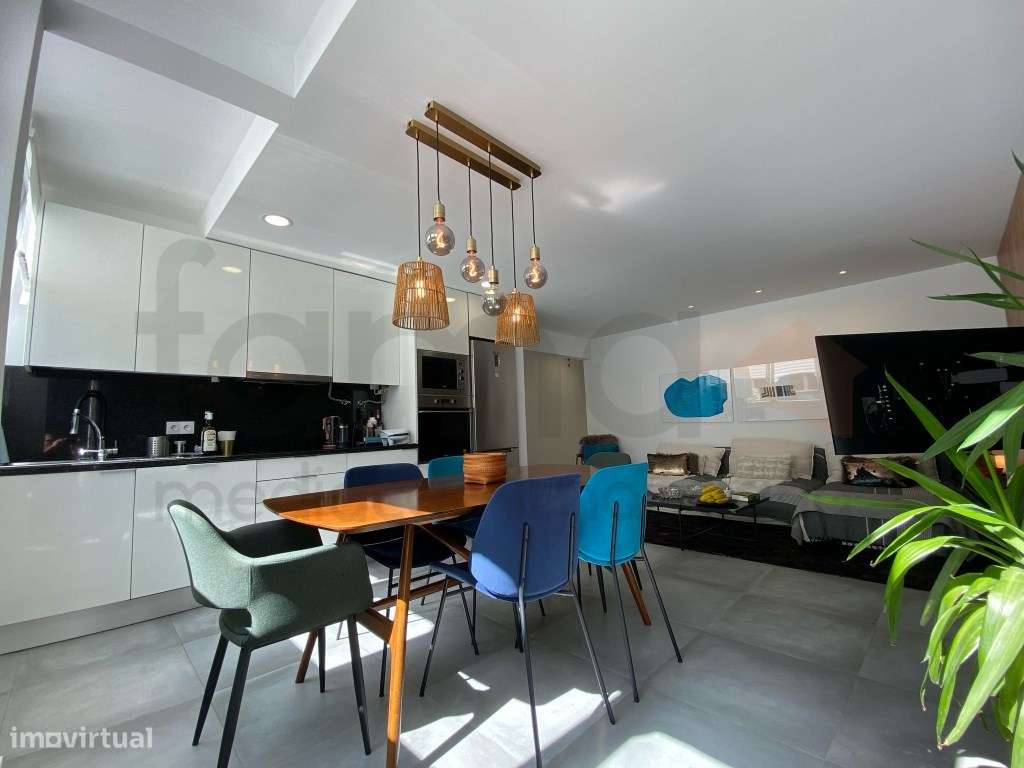 T2 Remodelado Com Terraço Alto da Parede-5