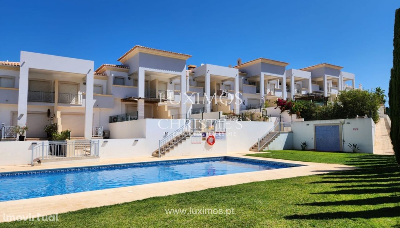 Moradia geminada V2+1, com piscina, para venda em Albufeira, Algarve