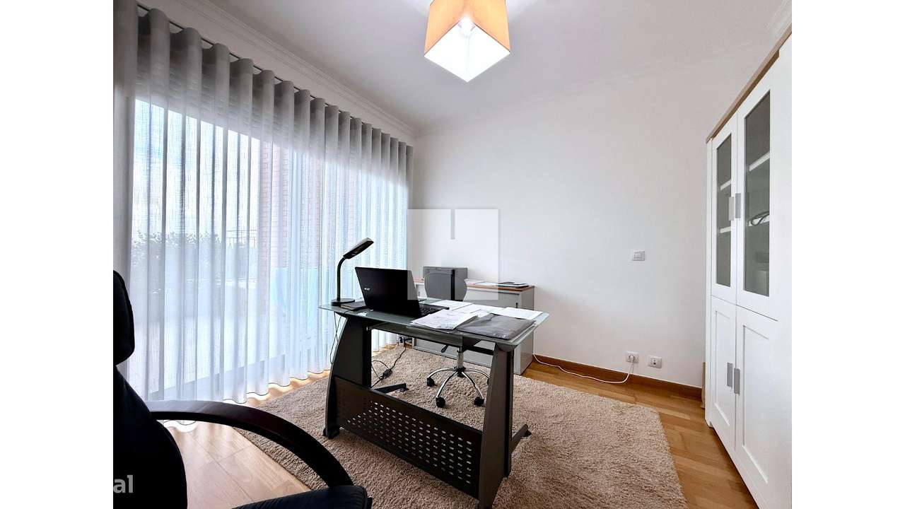 Apartamento T3 c/ Terraço e Garagem-28