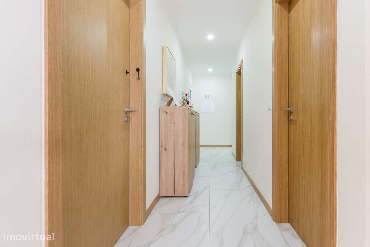 Moradia isolada com piscina aquecida num terreno de 398 m²!-23