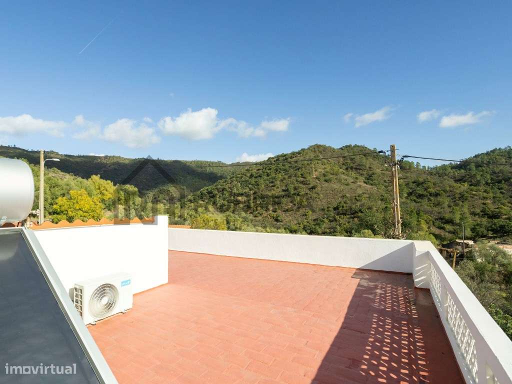 Moradia com Anexos e Vistas Deslumbrantes em Zona Tranquila-26