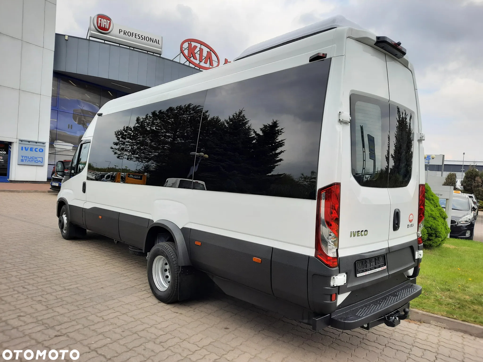 Iveco DAILY AUTOBUS do 24 miejsc - 7