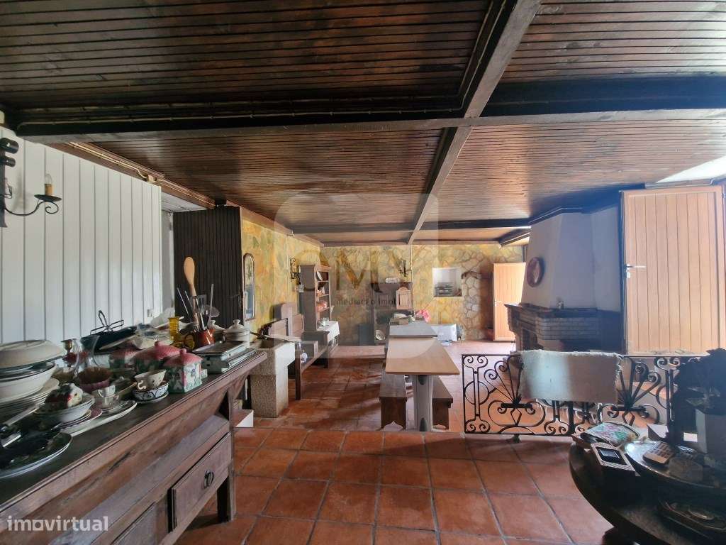 Moradia de rés do chão e andar em Abaças, Vila Real-14