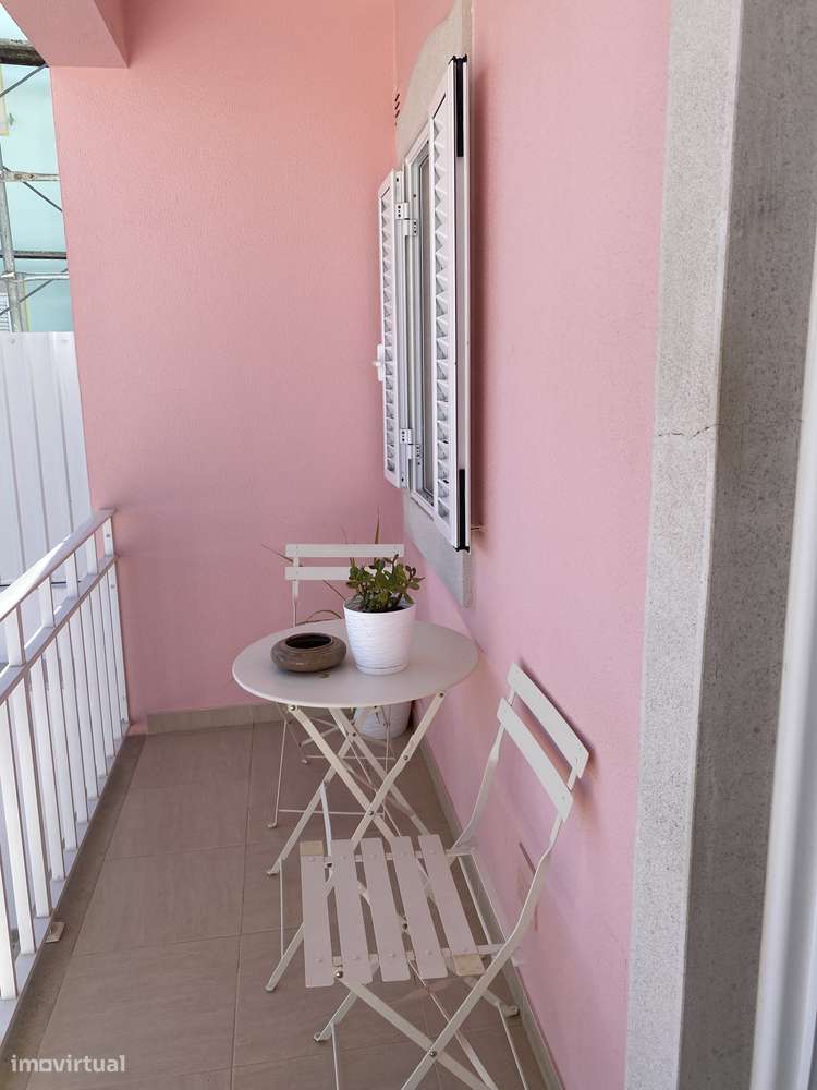 Moradia T3 com garagem, jardim e vista Urbana - Grande imagem: 2/30