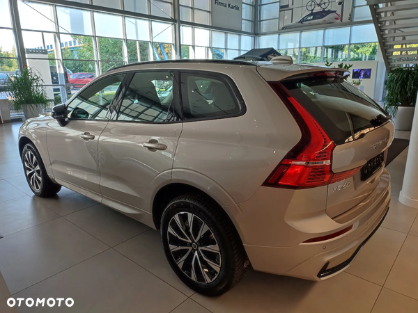 Volvo XC 60 B4 B Plus Dark - 3