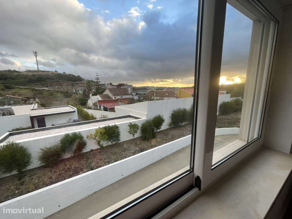 MORADIAS T2+1 e T3+1 GARAGEM E JARDIM, BELAS-57