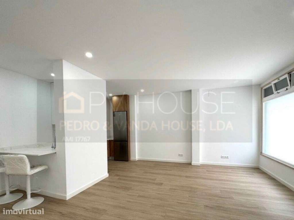 T4 Totalmente Remodelado com Suite e Cozinha Equipada | Rio de Mouro-7