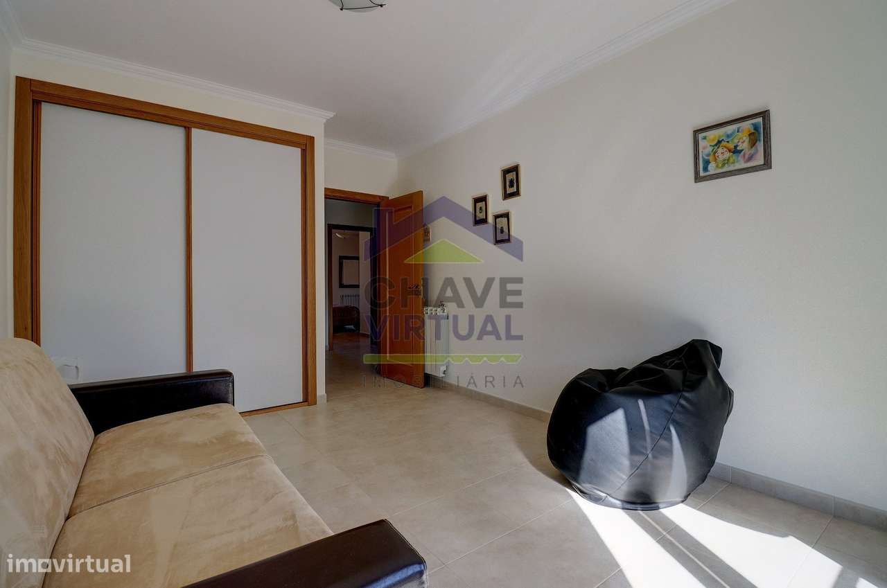 Apartamento T3 com Garagem e Arrecadação - Centro Lourinhã-12