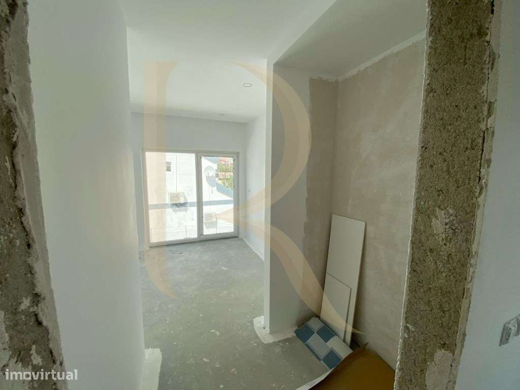 Moradia isolada T4 por terminar na Charneca da Caparica-36